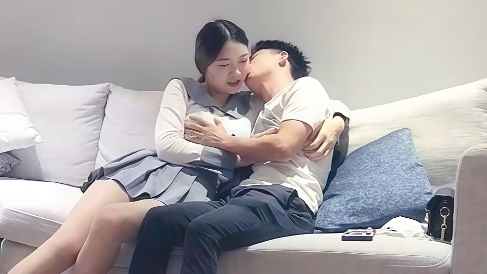 【极品探花】长着娃娃脸的文静女生却有着笔直又逆天大长美腿