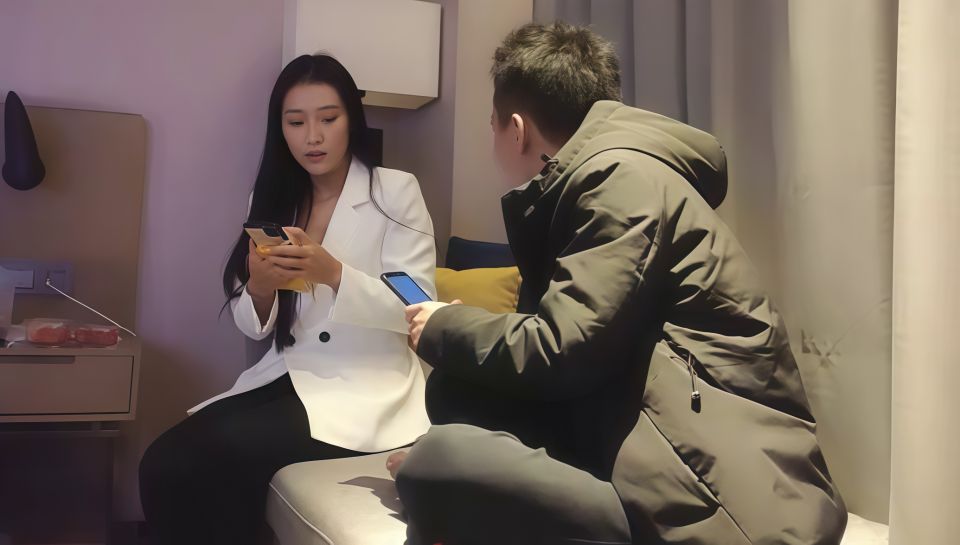 【步宾探花】约了个高颜值长发白色西装妹子啪啪